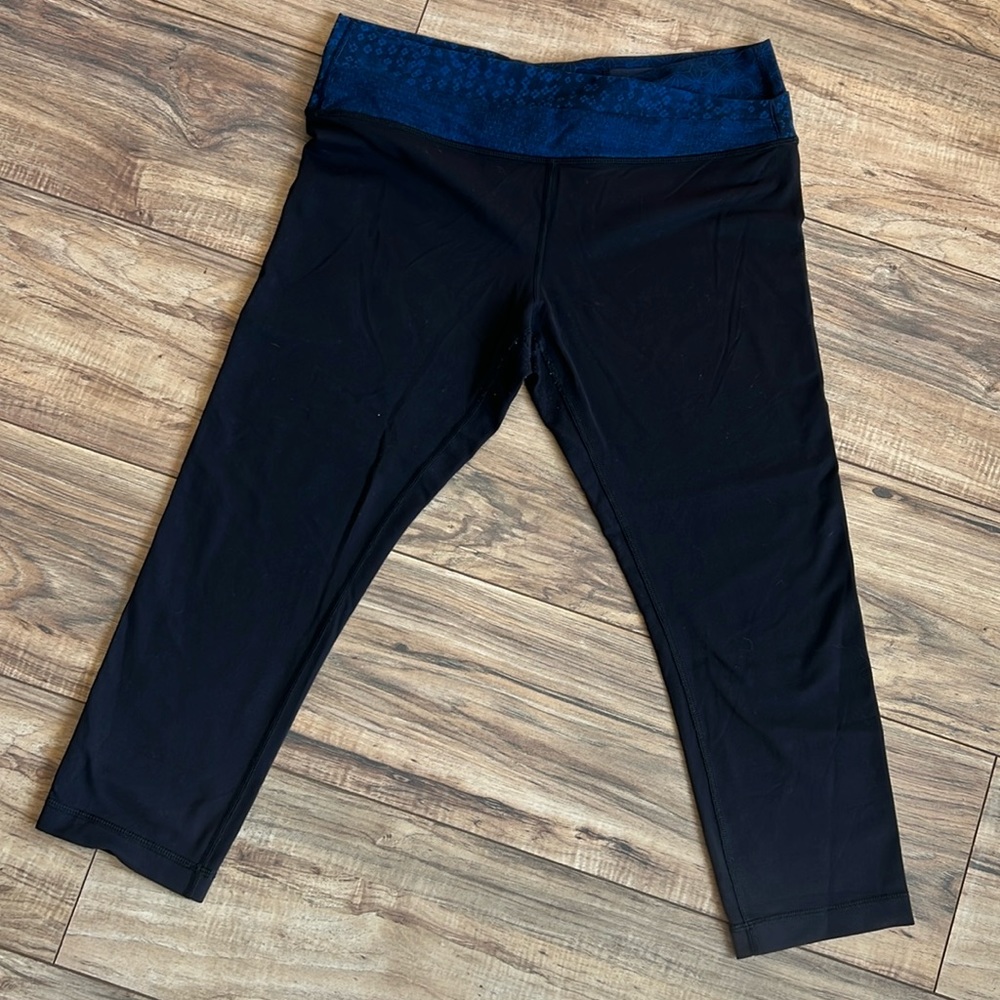 Lulu Lemon Black Capri leggings